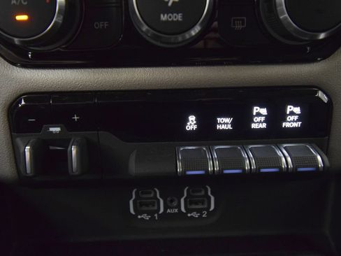 Used 2021 RAM 1500 Laramie AWD/4WD image 36
