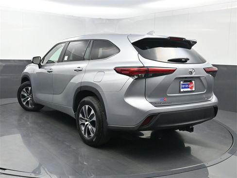 Used 2023 Toyota Highlander XLE image 25