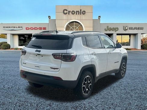 Used 2025 Jeep Compass Trailhawk AWD/4WD image 3
