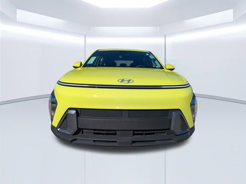 Certified 2025 Hyundai Kona SE image 9