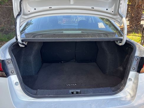 Used 2025 Nissan Versa SV image 31