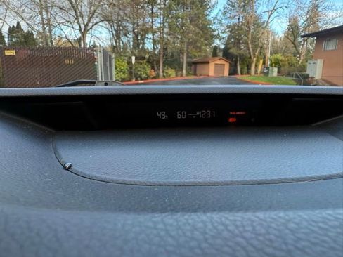 Used 2010 Subaru Outback 2.5i Premium image 12