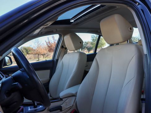 Used 2018 BMW 320i Sedan image 15