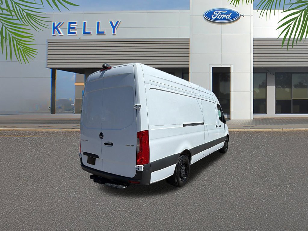 Used 2025 Mercedes-Benz Sprinter 2500 image 5