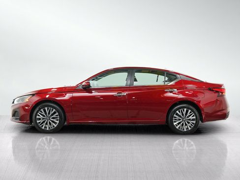Used 2023 Nissan Altima 2.5 SV w/ SV Premium Package AWD/4WD image 2