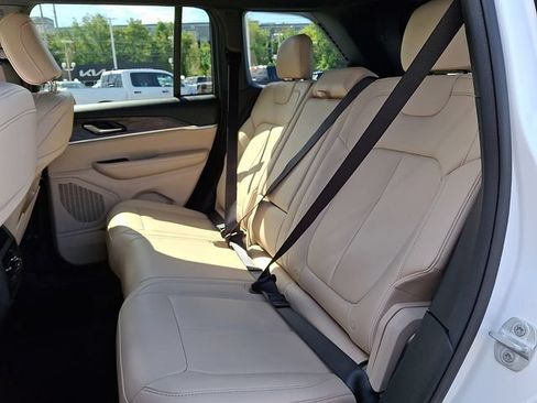 Used 2025 Jeep Grand Cherokee Limited AWD/4WD image 10