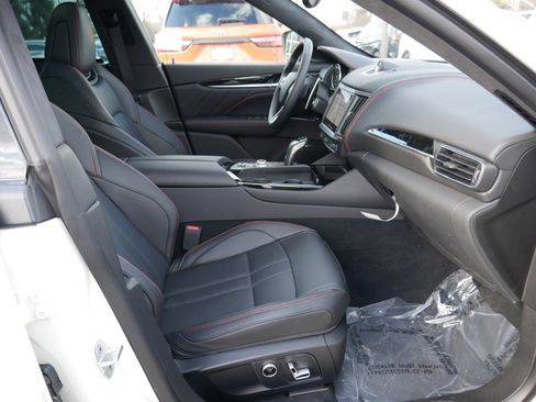 Used 2024 Maserati Levante GT Ultima image 5