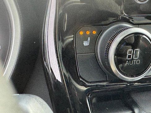 Used 2023 Toyota Highlander XLE image 25