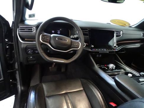 Certified 2022 Jeep Wagoneer Series I w/ Premium Group I AWD/4WD image 5