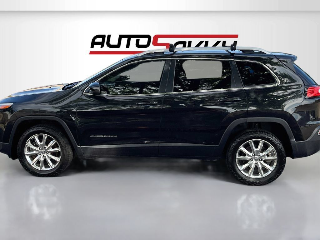 Used 2015 Jeep Cherokee Limited w/ Luxury Group AWD/4WD image 4