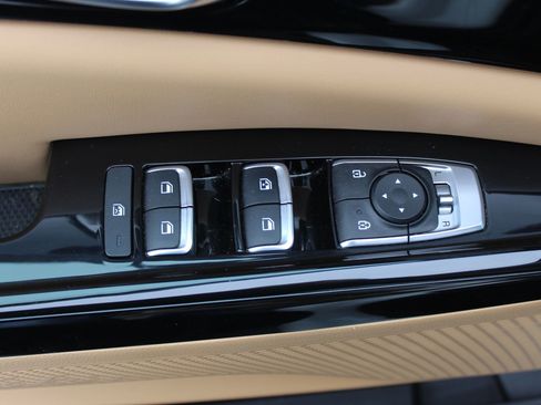 Used 2024 Kia Carnival EX image 24