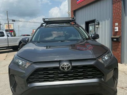 Used 2021 Toyota RAV4 LE AWD/4WD image 3