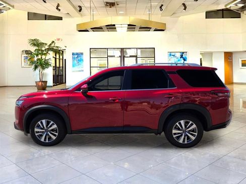 Used 2023 Nissan Pathfinder SL FWD image 8