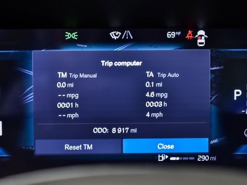 Certified 2025 Volvo XC60 B5 Plus image 13