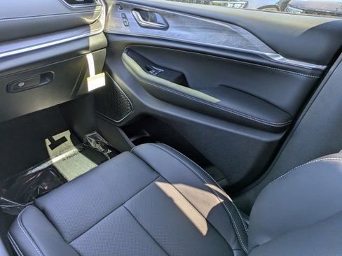 New 2025 Jeep Grand Cherokee Overland w/ Luxury Tech Group IV image 15