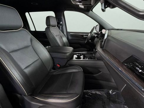 Certified 2025 Chevrolet Suburban Premier AWD/4WD image 35