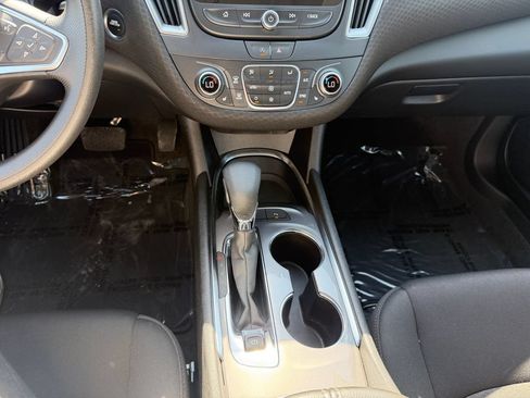 Used 2025 Chevrolet Malibu LT FWD image 25