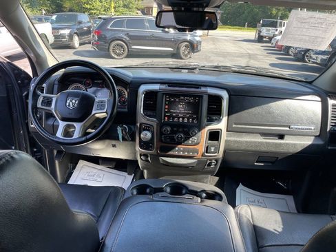 Used 2017 RAM 1500 Laramie AWD/4WD image 10