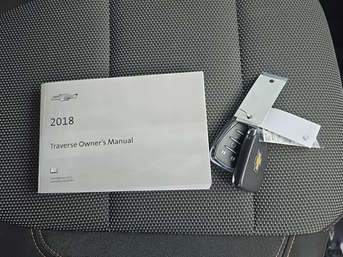 Used 2018 Chevrolet Traverse LT FWD image 28
