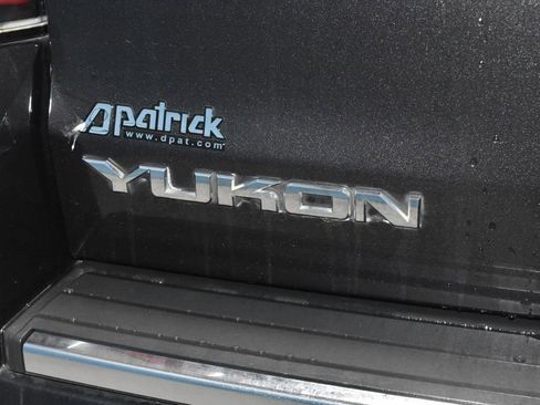 Used 2015 GMC Yukon Denali w/ Open Road Package RWD image 32