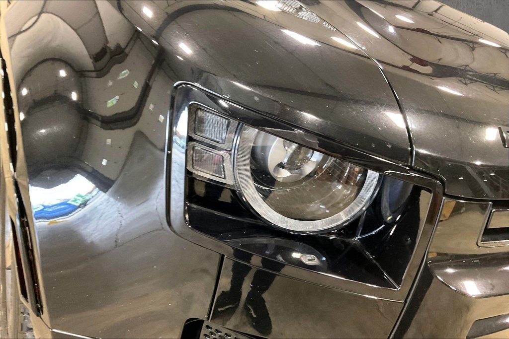 Used 2023 Land Rover Defender 130 X-Dynamic SE AWD/4WD image 34
