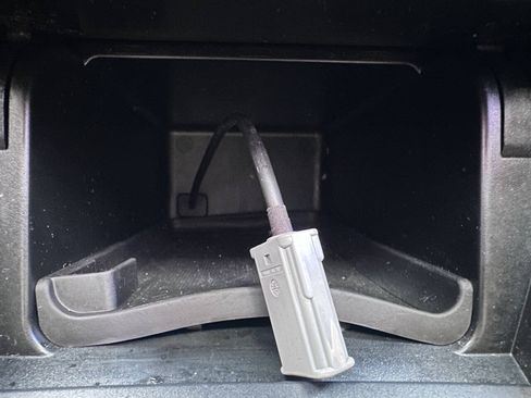 Used 2017 Acura ILX FWD image 25