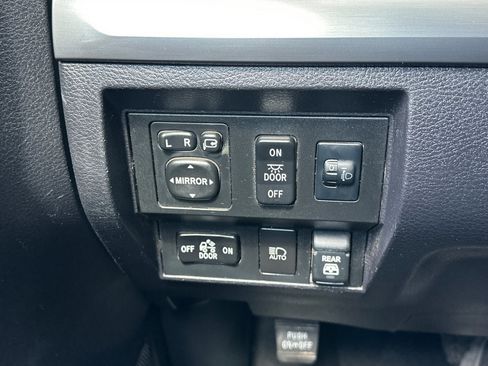 Used 2021 Toyota Tundra Platinum AWD/4WD image 28