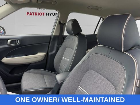 Used 2023 Hyundai Venue Limited FWD image 9