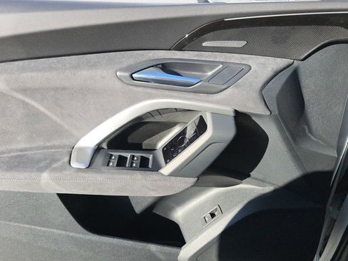 New 2025 Audi SQ5 Prestige image 18