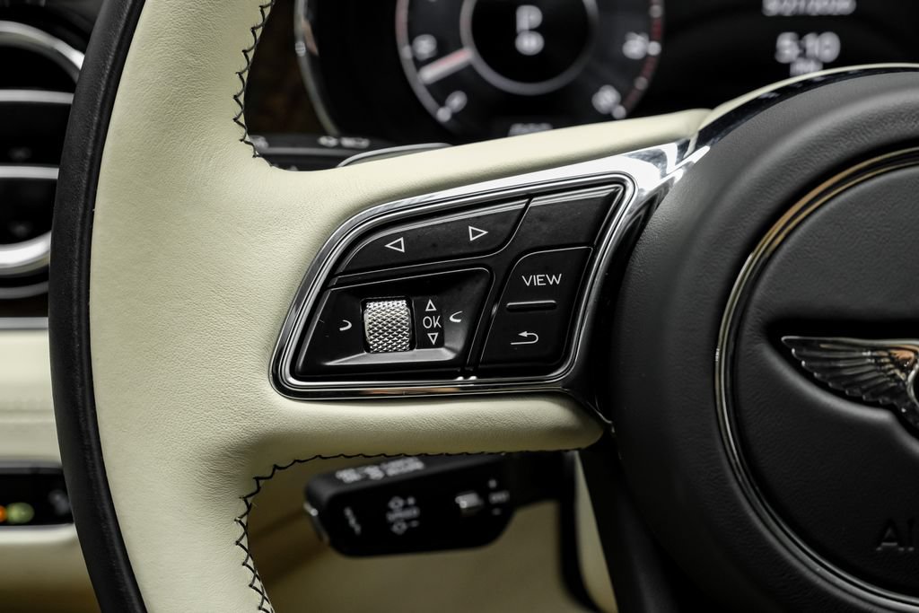 Used 2024 Bentley Bentayga AWD/4WD image 20