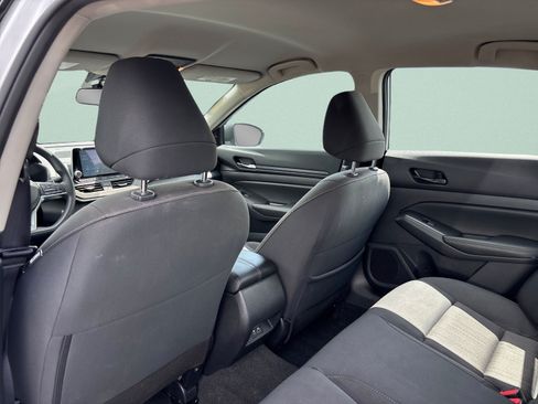 Used 2025 Nissan Altima 2.5 SV FWD image 17