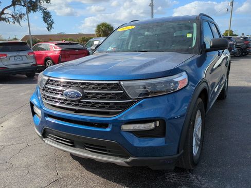 Certified 2022 Ford Explorer XLT w/ Equipment Group 202A AWD/4WD image 7