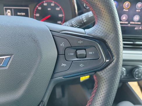 Used 2025 Chevrolet Trax RS w/ Sunroof Package FWD image 20