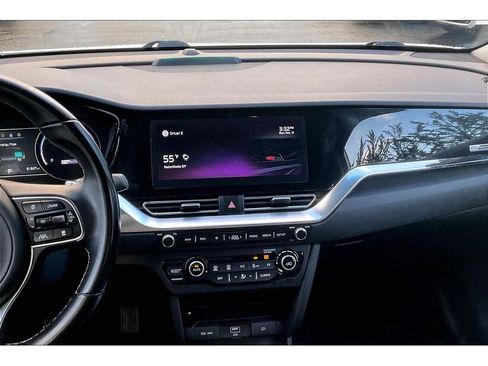 Used 2022 Kia Niro EX image 6