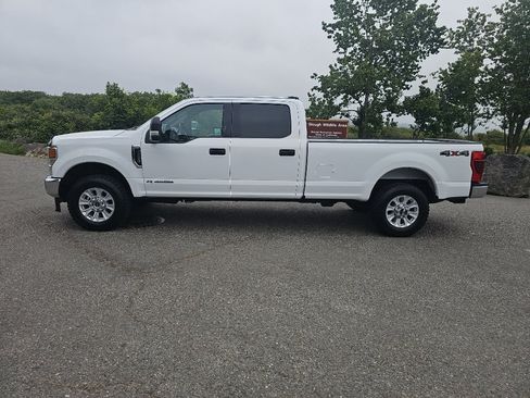 Used 2022 Ford F350 XLT w/ XLT Value Package AWD/4WD image 2
