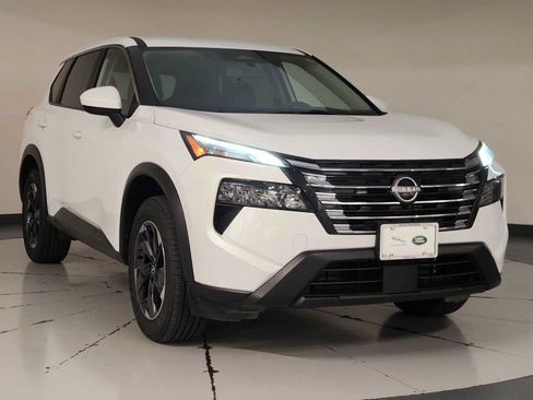 Used 2024 Nissan Rogue SV AWD/4WD image 7