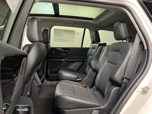 Used 2026 Lincoln Aviator AWD image 33