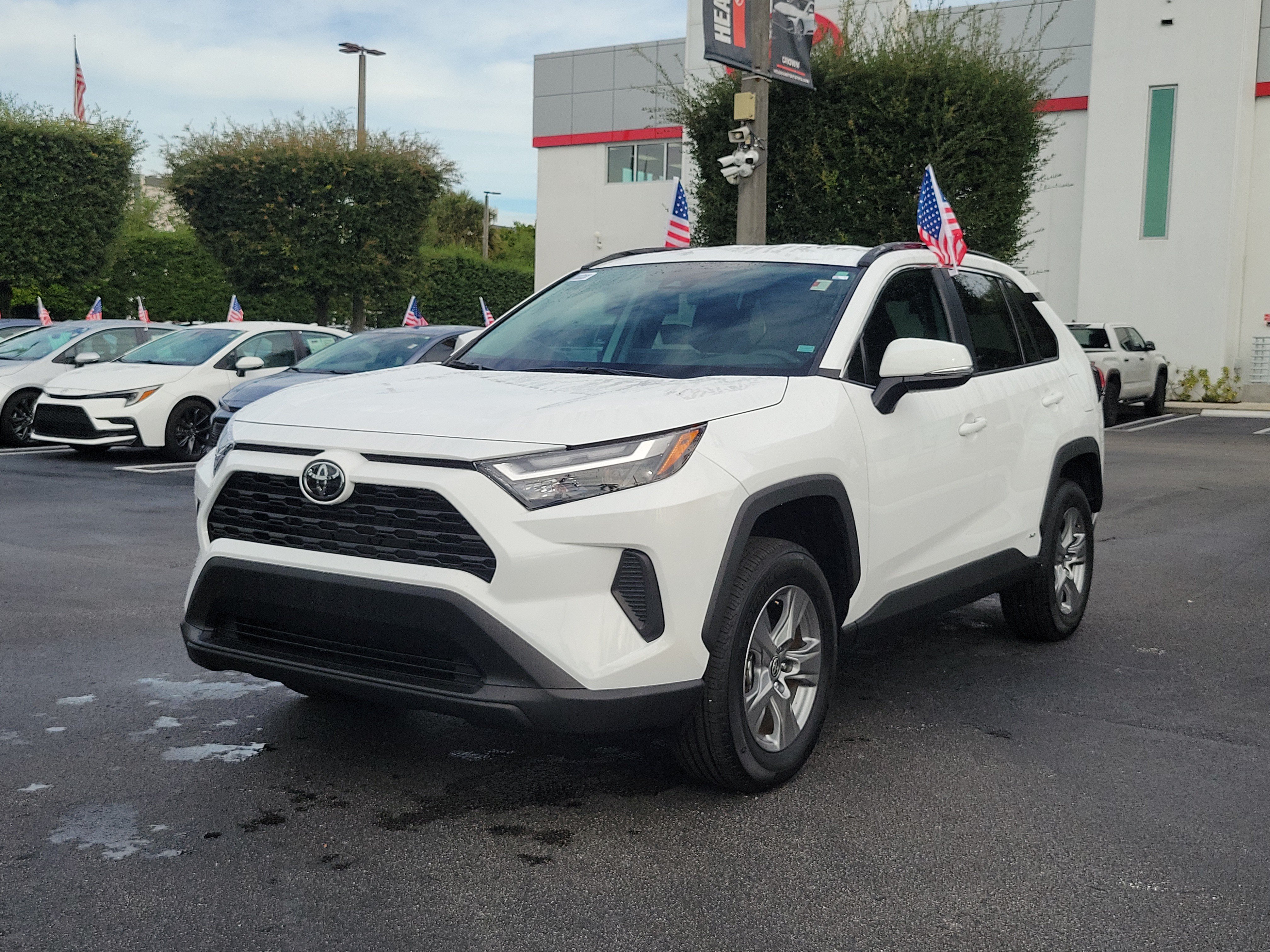 Used 2025 Toyota RAV4 XLE AWD/4WD image 6