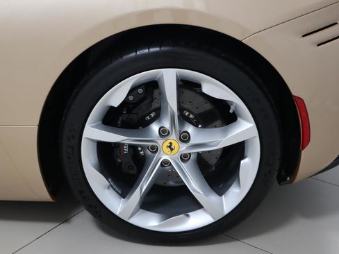 Used 2022 Ferrari SF90 Spider image 19
