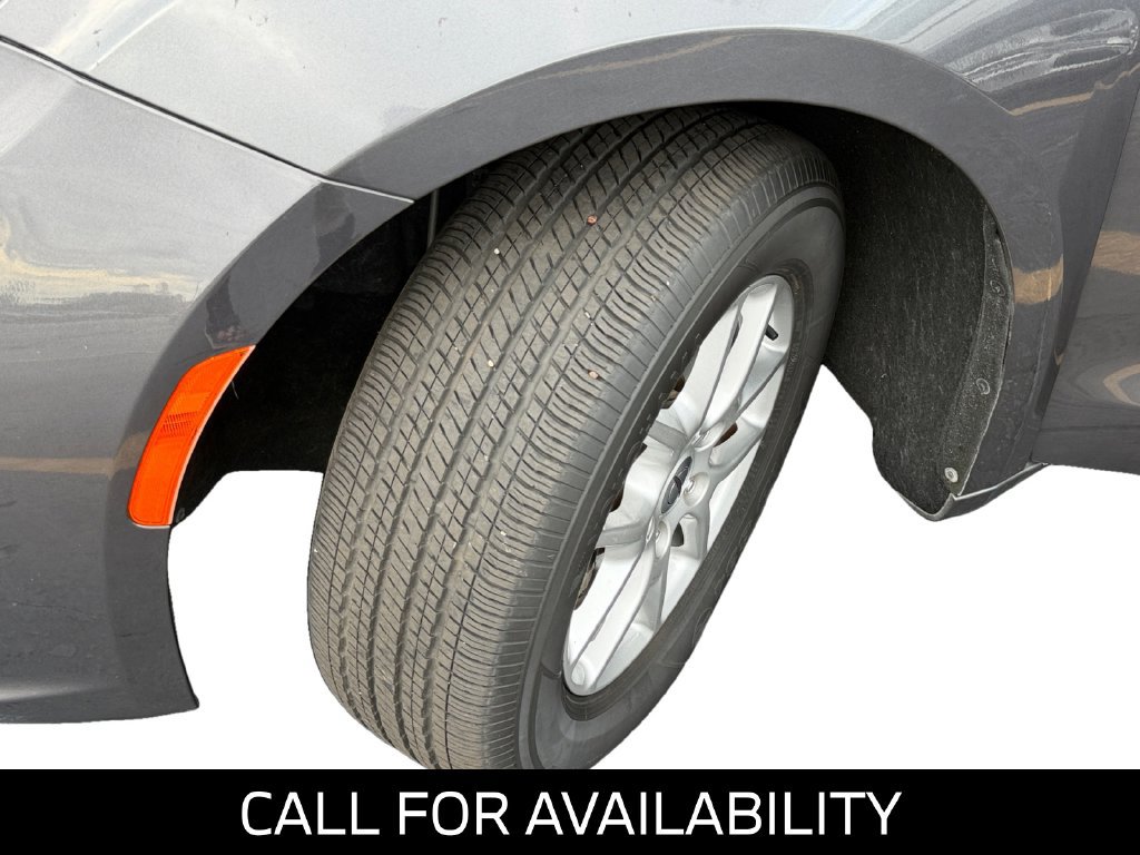 Used 2023 Chrysler Pacifica Touring-L FWD image 9