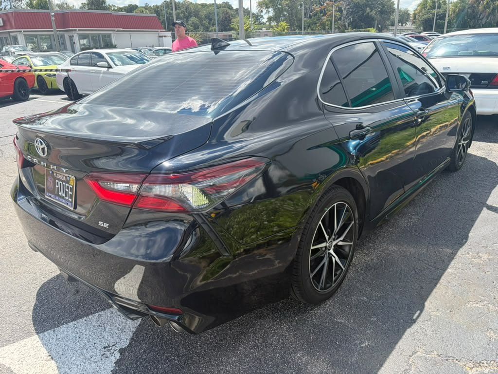 Used 2022 Toyota Camry SE FWD image 11