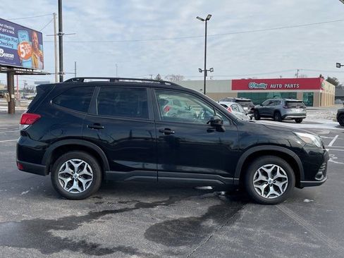 Used 2023 Subaru Forester Premium image 16