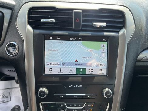 Used 2019 Ford Fusion SE image 3