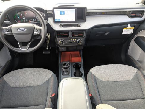 Used 2023 Ford Maverick XLT image 15