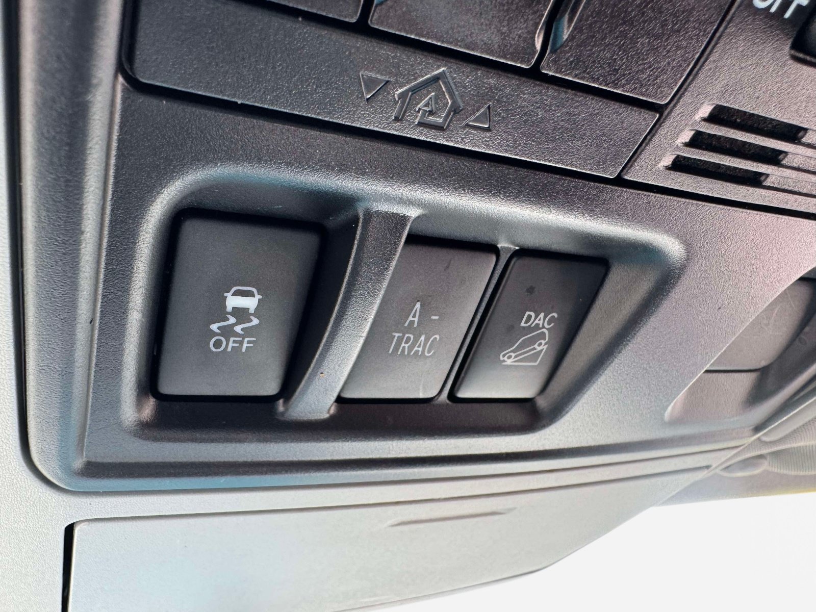 Used 2018 Toyota 4Runner SR5 Premium AWD/4WD image 33