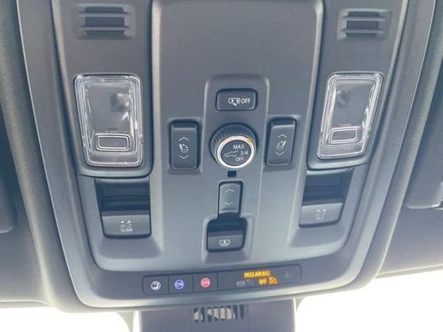 Used 2025 GMC Yukon Denali Ultimate image 24