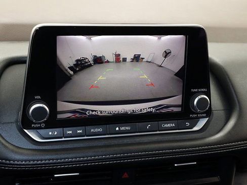 Used 2023 Nissan Rogue S image 18