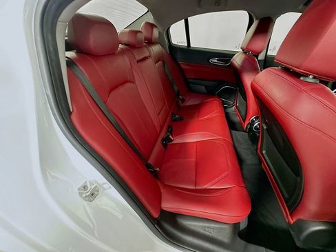 Used 2019 Alfa Romeo Giulia Base image 26