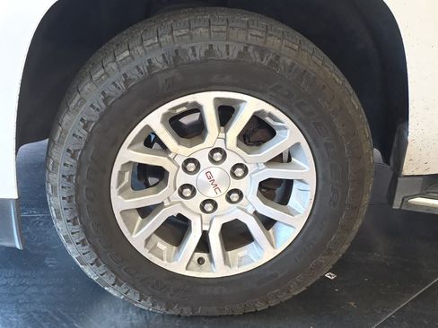 Used 2018 GMC Yukon SLT AWD/4WD image 12