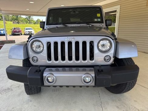 Used 2017 Jeep Wrangler Unlimited Sahara w/ Max Tow Package AWD/4WD image 11
